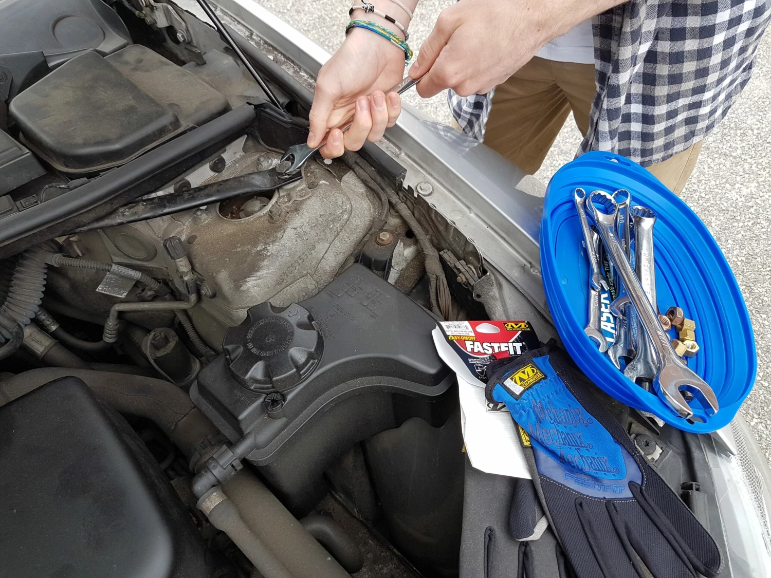 Retractable Magnetic Parts / Tools Tray 3 Retractable Magnetic Parts / Tools Tray