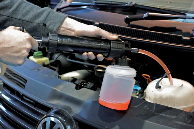 Suction Syringe Pump For Oil/ Water/ Non Corrosive Liquids (c/w 1L Bottle) 4 Suction Syringe Pump For Oil/ Water/ Non Corrosive Liquids (c/w 1L Bottle) - Image 2