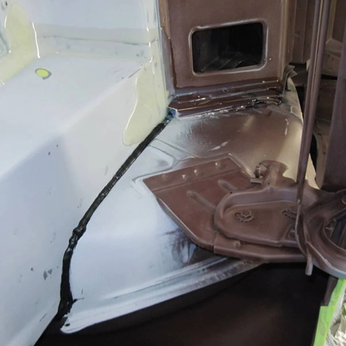 Eastwood Seam Sealer Cartridge 4 Eastwood Seam Sealer Cartridge - Image 2